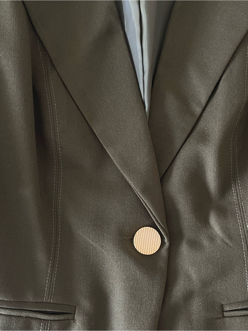 XOXO Single-Button Ruched-Sleeve Blazer - Picture 2 of 6